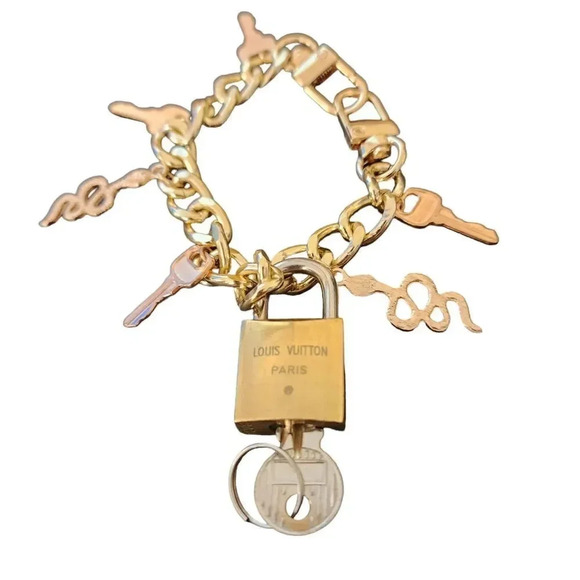 Rare Authentic Vintage # 208 Louis Vuitton Padlock and Key w/ Unbranded Bracelet - Picture 4 of 7